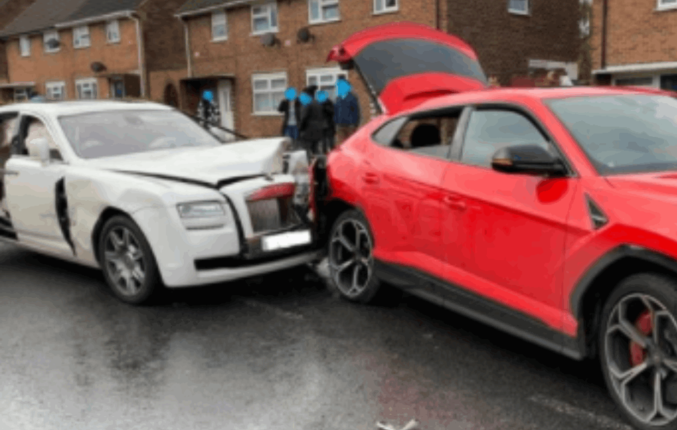 SKUP SUDAR: <span style='color:red;'><b>Rols Rojs</b></span> se 'ZAKUCAO' u Lamborgini, šteta 'vrtoglavih' 250.000 evra (FOTO)
